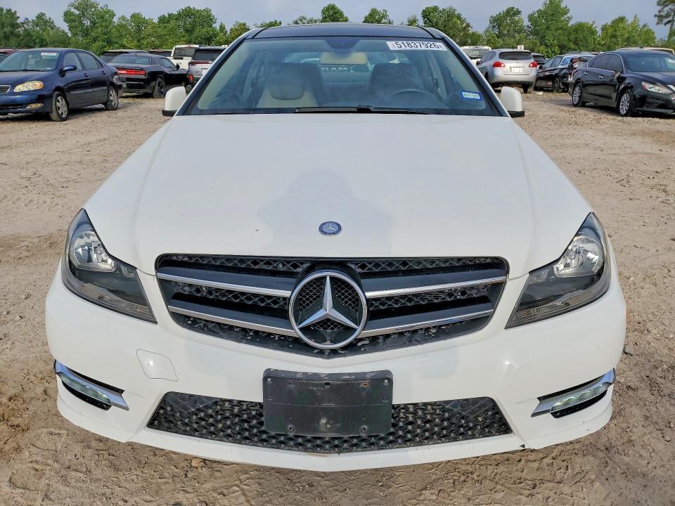2014 Mercedes-benz C-klasse VIN WDDGJ4HB6EG215718 COPART salvage auction — REAR END, Tx - Certificate Of Title, sold $1,200 on 2026-08-14 (photo 5)