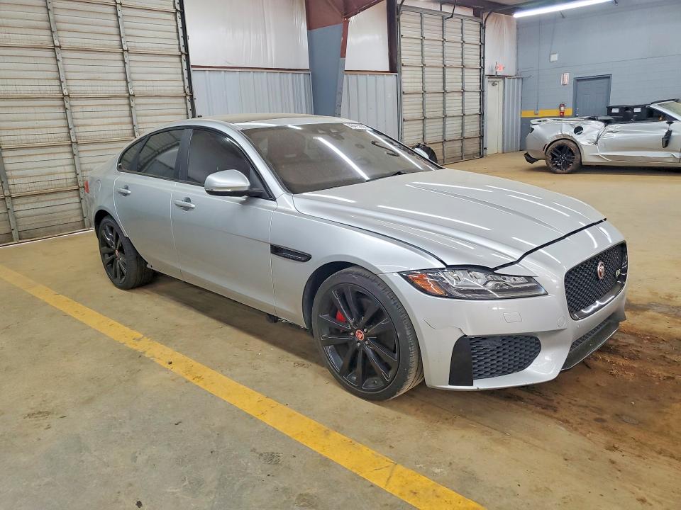 2018 Jaguar Xf VIN SAJBG4FV9JCY67218 COPART salvage auction — NORMAL WEAR, Sc - Dealer Only Clean Title (P), sold $7,400 on 2026-07-29 (photo 4)