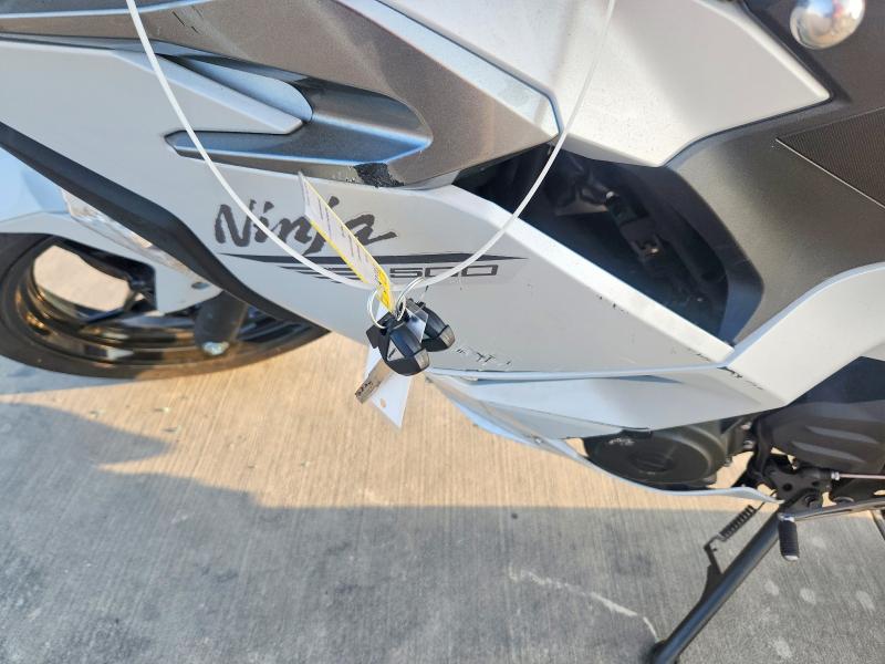 2024 Kawasaki Zx VIN ML5EXGG13RDA25230 COPART salvage auction — FRONT END, Tx - Certificate Of Title, sold $125 on 2026-07-30 (photo 8)