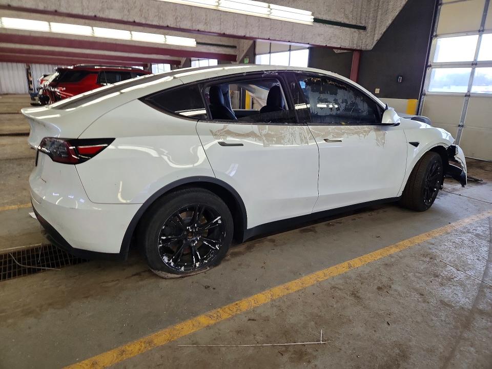 2020 Tesla Model y VIN 5YJYGDEE3LF017097 COPART salvage auction — FRONT END, Il - Certificate Of Title, sold $4,250 on 2026-07-20 (photo 3)