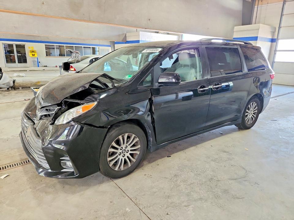 2020 Toyota Sienna VIN 5TDYZ3DC9LS054557 COPART salvage auction — FRONT END, VA - CERT OF TITLE - SALVAGE, sold $6,400 on 2026-07-02 (photo 1)