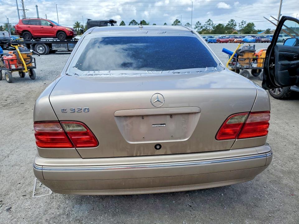 2000 Mercedes-benz E-klasse VIN WDBJF65J4YB083647 COPART salvage auction — REAR END, Fl - Cert Of Title Slvg Rebuildable, sold $425 on 2026-07-17 (photo 6)