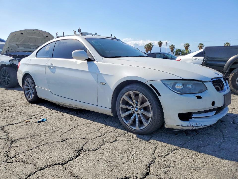 2013 BMW 3 series VIN WBAKE5C51DJ107537 COPART salvage auction — MINOR DENT/SCRATCHES, Ca - Dis/Dlr/Exp Only Clean Title (P), sold $2,200 on 2026-07-27 (photo 4)