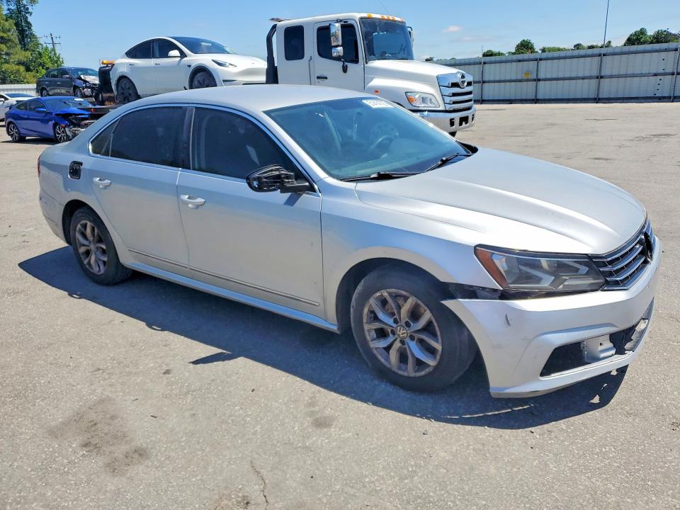 2017 Volkswagen Passat VIN 1VWAT7A3XHC031759 COPART salvage auction — FRONT END, Oh - Dealer Only Clean Title, sold $1,150 on 2026-07-09 (photo 4)