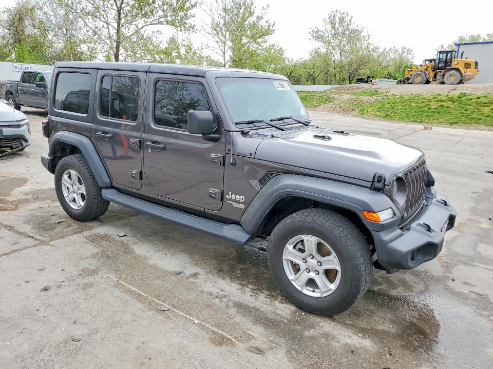 2019 Jeep Wrangler unlimited VIN 1C4HJXDG4KW507371 COPART salvage auction — MINOR DENT/SCRATCHES, MO - CERTIFICATE OF TITLE, sold $10,100 on 2026-07-16 (photo 4)