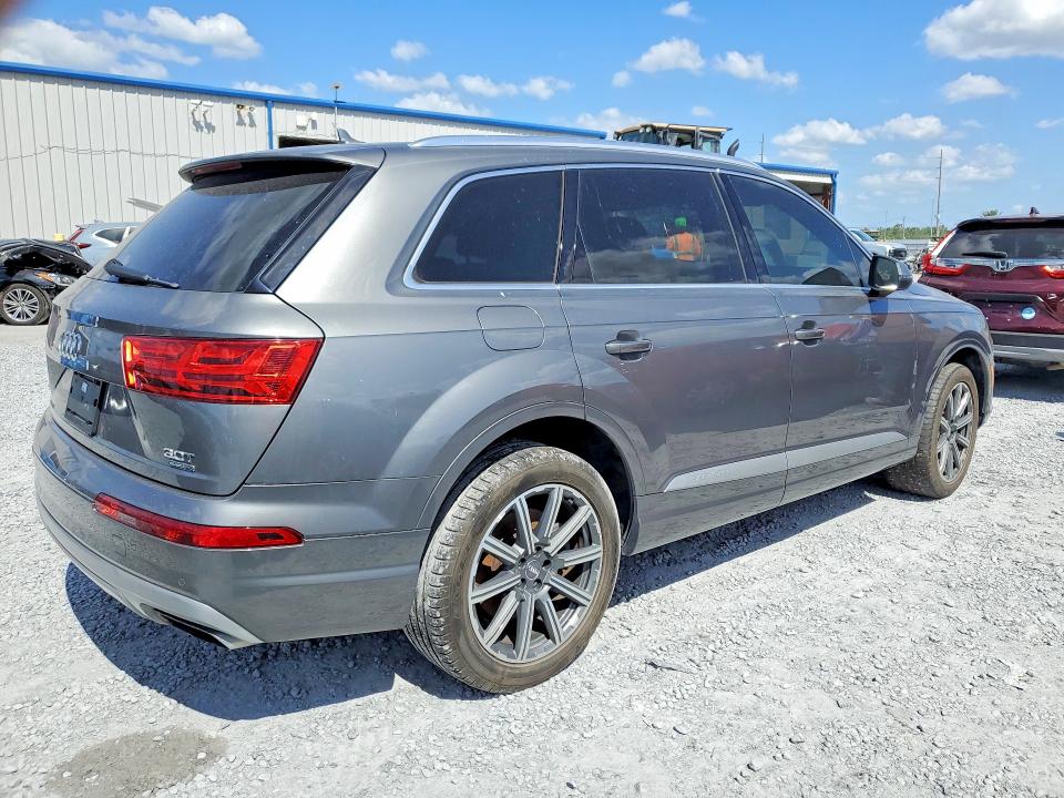 2017 Audi Q7 VIN WA1LAAF7XHD033655 COPART salvage auction — NORMAL WEAR, FL - CERTIFICATE OF TITLE (P), sold $4,700 on 2026-07-31 (photo 3)