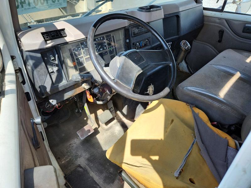 2000 International 4000 series VIN 1HTSCAAM7YH260161 COPART salvage auction — NORMAL WEAR, Fl - Certificate Of Title, sold $1,800 on 2026-07-06 (photo 8)