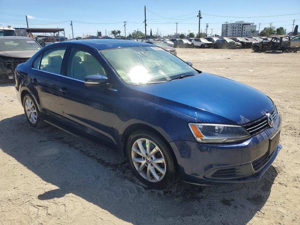 2014 Volkswagen Jetta VIN 3VWD17AJ1EM376593 COPART salvage auction — MINOR DENT/SCRATCHES, CA, sold $500 on 2026-08-17 (photo 4)