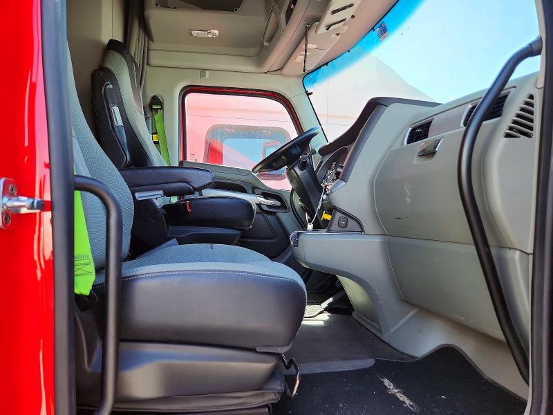 2020 Kenworth T680 VIN 1XKYDP9X9LJ290791 COPART salvage auction — MINOR DENT/SCRATCHES, NE - CERT OF TITLE-REBUILT SALVAGE, sold $23,600 on 2026-07-14 (photo 5)