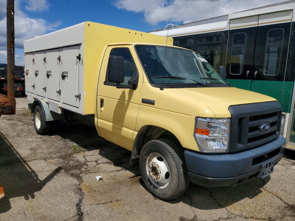 2019 Ford Econoline VIN 1FDXE4FS1KDC52265 COPART salvage auction — MINOR DENT/SCRATCHES, Mi - Certificate Of Title, sold $10,000 on 2026-09-15 (photo 4)