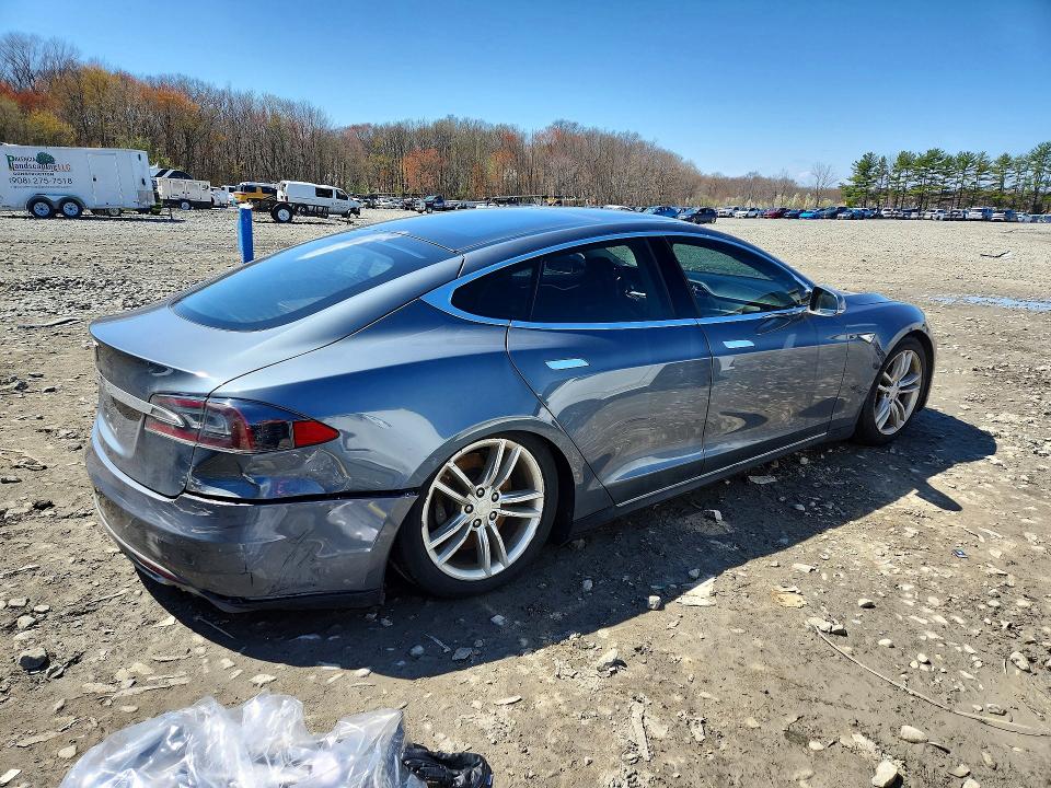 2013 Tesla Model s VIN 5YJSA1CN3DFP03442 COPART salvage auction — REAR END, Mt - Dealer Only Clean Title (P), sold $3,150 on 2026-07-06 (photo 3)