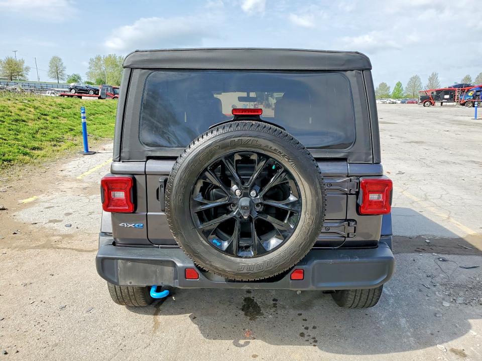 2022 Jeep Wrangler unlimited VIN 1C4JJXP6XNW276002 COPART salvage auction — MINOR DENT/SCRATCHES, MO - CERTIFICATE OF TITLE, sold $20,000 on 2026-07-16 (photo 6)
