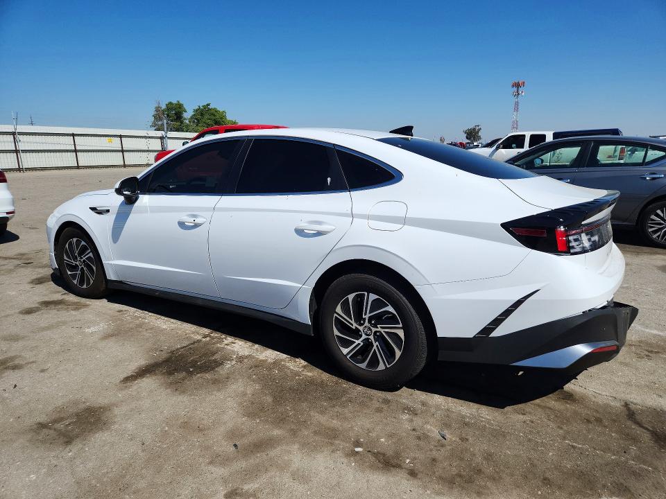 2026 Hyundai Sonata VIN KMHL24JJ2TA151955 COPART salvage auction — SIDE, Salvage Title, sold $7,200 on 2026-07-10 (photo 2)