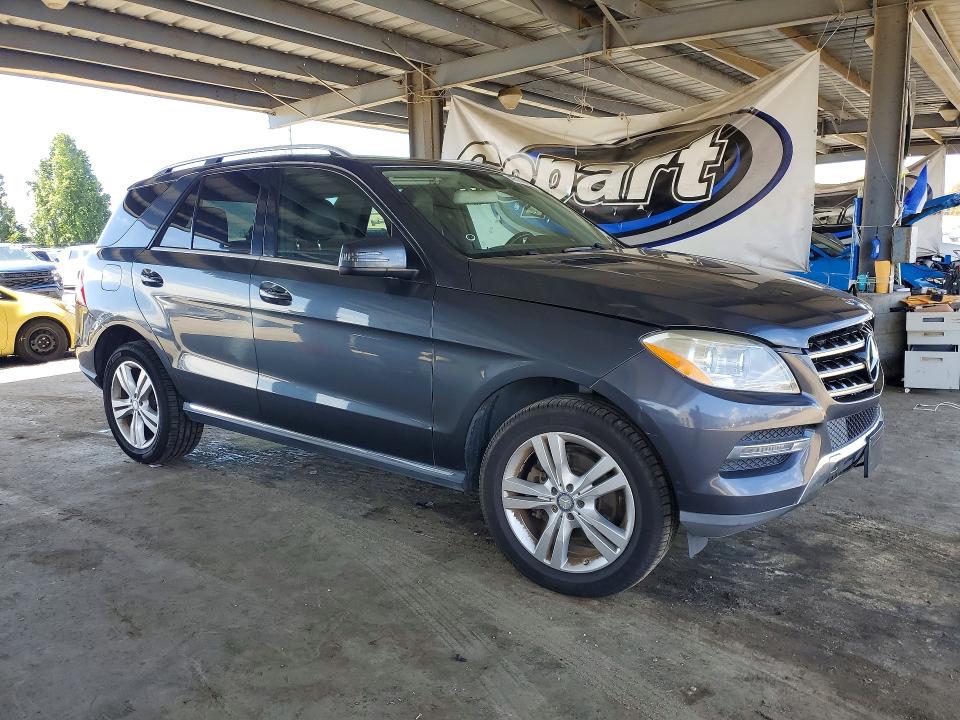 2015 Mercedes-benz M-klasse VIN 4JGDA5JBXFA583784 COPART salvage auction — MINOR DENT/SCRATCHES, Ca - Dis/Dlr/Exp Only Clean Title, sold $3,400 on 2026-07-02 (photo 4)