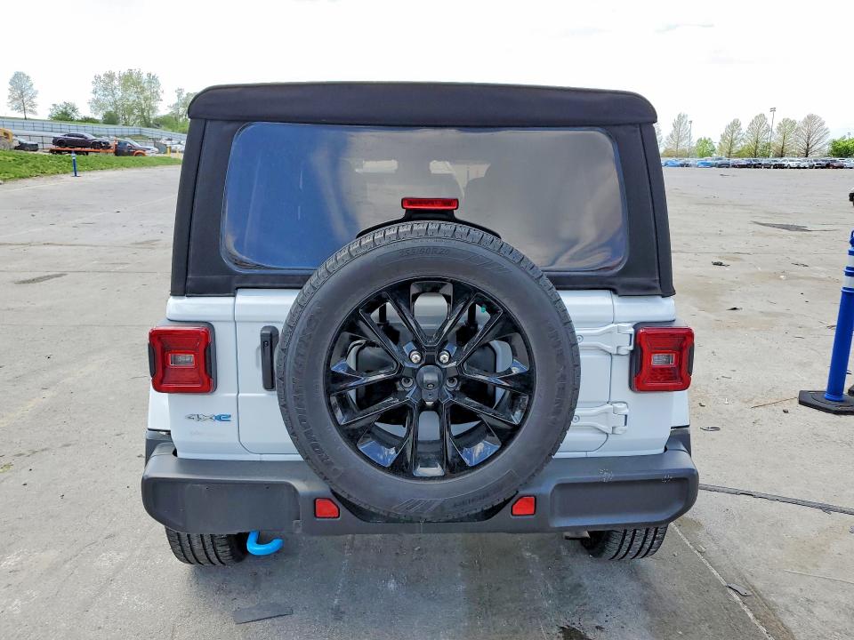 2024 Jeep Wrangler / VIN 1C4RJXP60RW202922 COPART salvage auction — MINOR DENT/SCRATCHES, MO - CERTIFICATE OF TITLE, sold $11,600 on 2026-07-09 (photo 6)