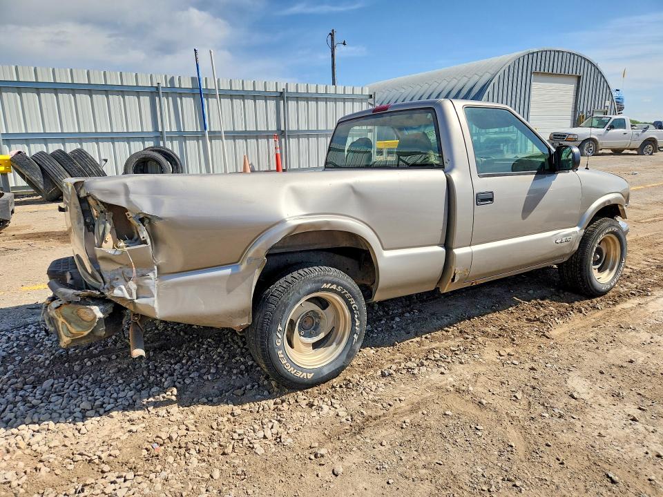 2002 Chevrolet S-10 pickup VIN 1GCCS145928119432 COPART salvage auction — FRONT END, KS - CERT OF TITLE-SALVAGE, sold $275 on 2026-07-08 (photo 3)