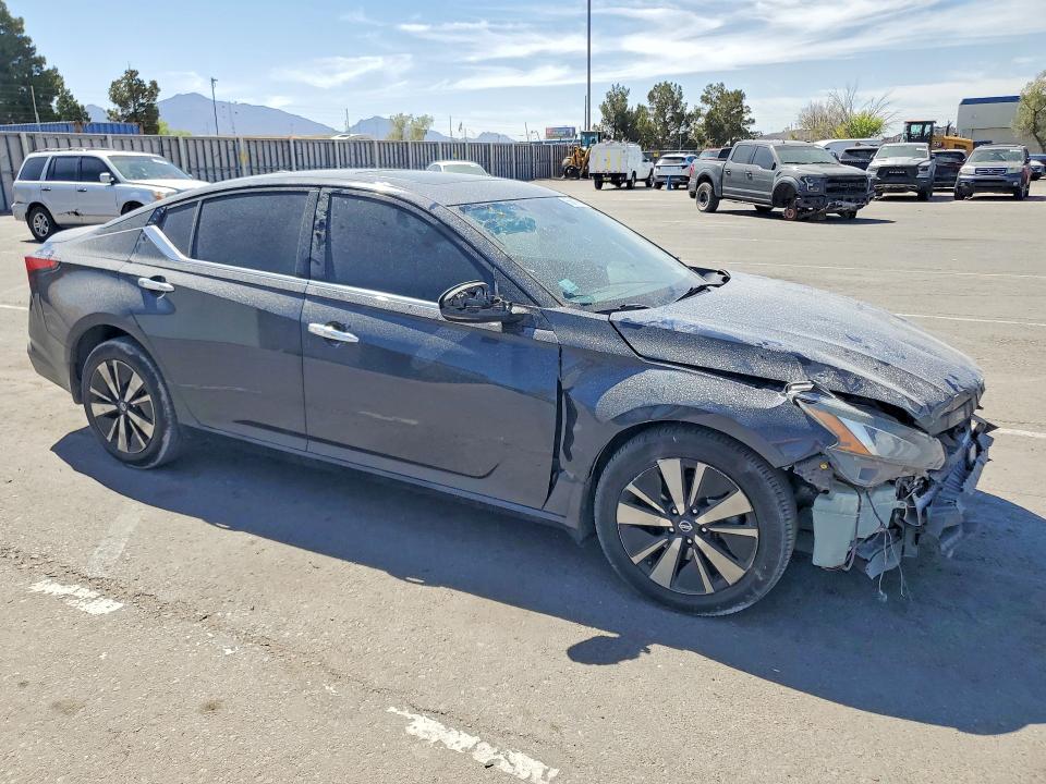 2022 Nissan VIN 1N4BL4EW6NN402528 COPART salvage auction — FRONT END, Tx - Salvage Vehicle Title, sold $2,550 on 2026-07-31 (photo 4)