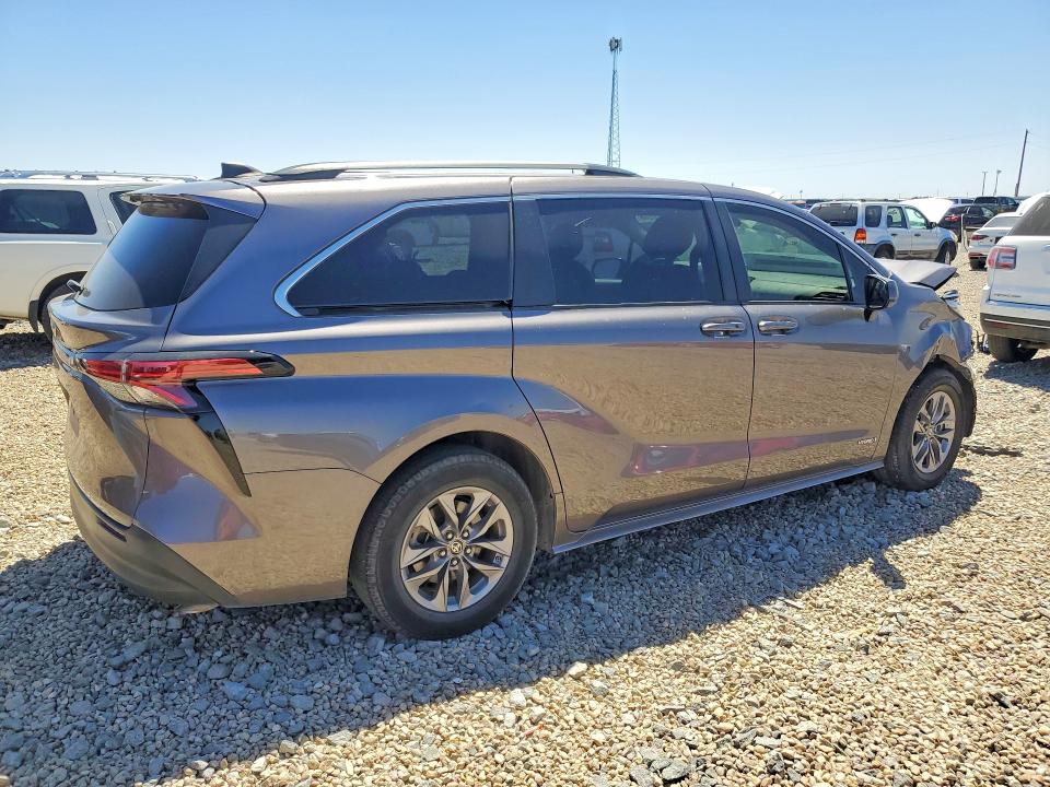 2021 Toyota Sienna VIN 5TDKRKEC7MS052290 COPART salvage auction — FRONT END, Tx - Salvage Vehicle Title, sold $9,000 on 2026-07-21 (photo 3)