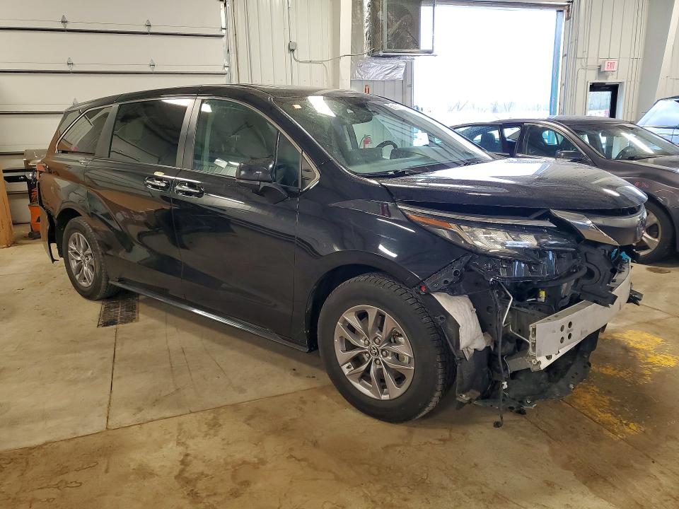 2022 Toyota Sienna VIN 5TDYRKEC2NS100497 COPART salvage auction — FRONT END, Mn - Cert Of Title-Salvage, sold $10,200 on 2026-07-28 (photo 4)