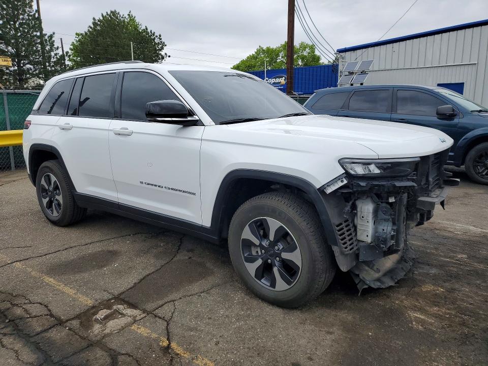 2023 Jeep Cherokee VIN 1C4RJYB63PC623951 COPART salvage auction — FRONT END, CO - PUBLIC - SALVAGE TITLE (P), sold $9,100 on 2026-07-02 (photo 4)