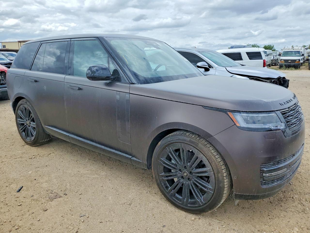 2025 Land Rover Range Rover VIN SALKP9FU2SA318159 COPART salvage auction — Stripped, TX - SALVAGE VEHICLE TITLE, sold $72,000 on 2026-06-25 (photo 4)