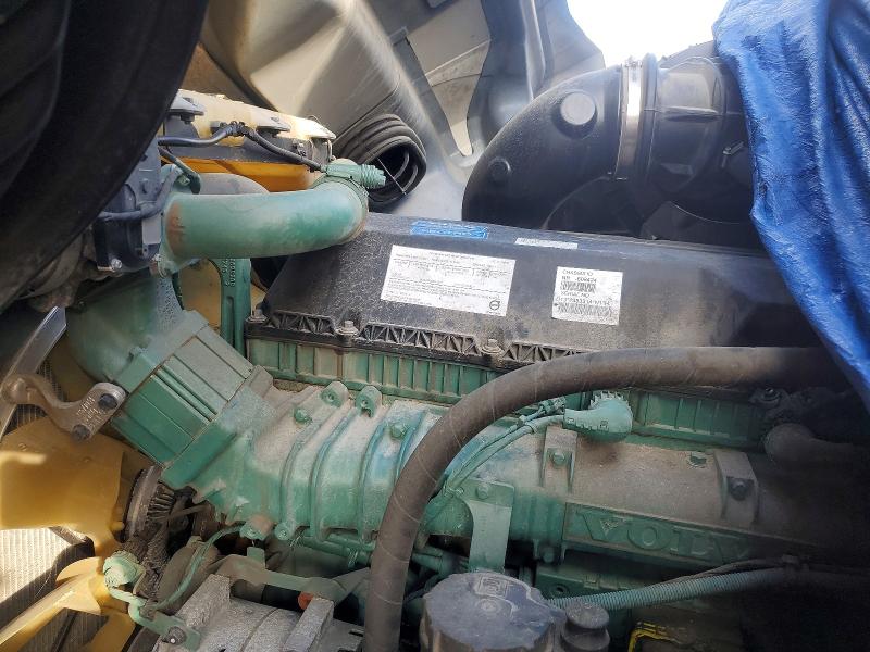 2023 Volvo Vnl VIN 4V4NC9EH9PN608424 COPART salvage auction — ALL OVER, Tx - Nonrepairable Title, sold $12,200 on 2026-07-16 (photo 7)