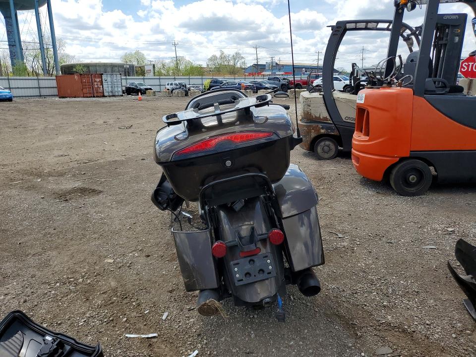 2023 Indian motorcycle co. Roadmaster VIN 56KTKDBB1P3416767 COPART salvage auction — FRONT END, IL - SALVAGE CERTIFICATE, sold $3,400 on 2026-07-09 (photo 4)