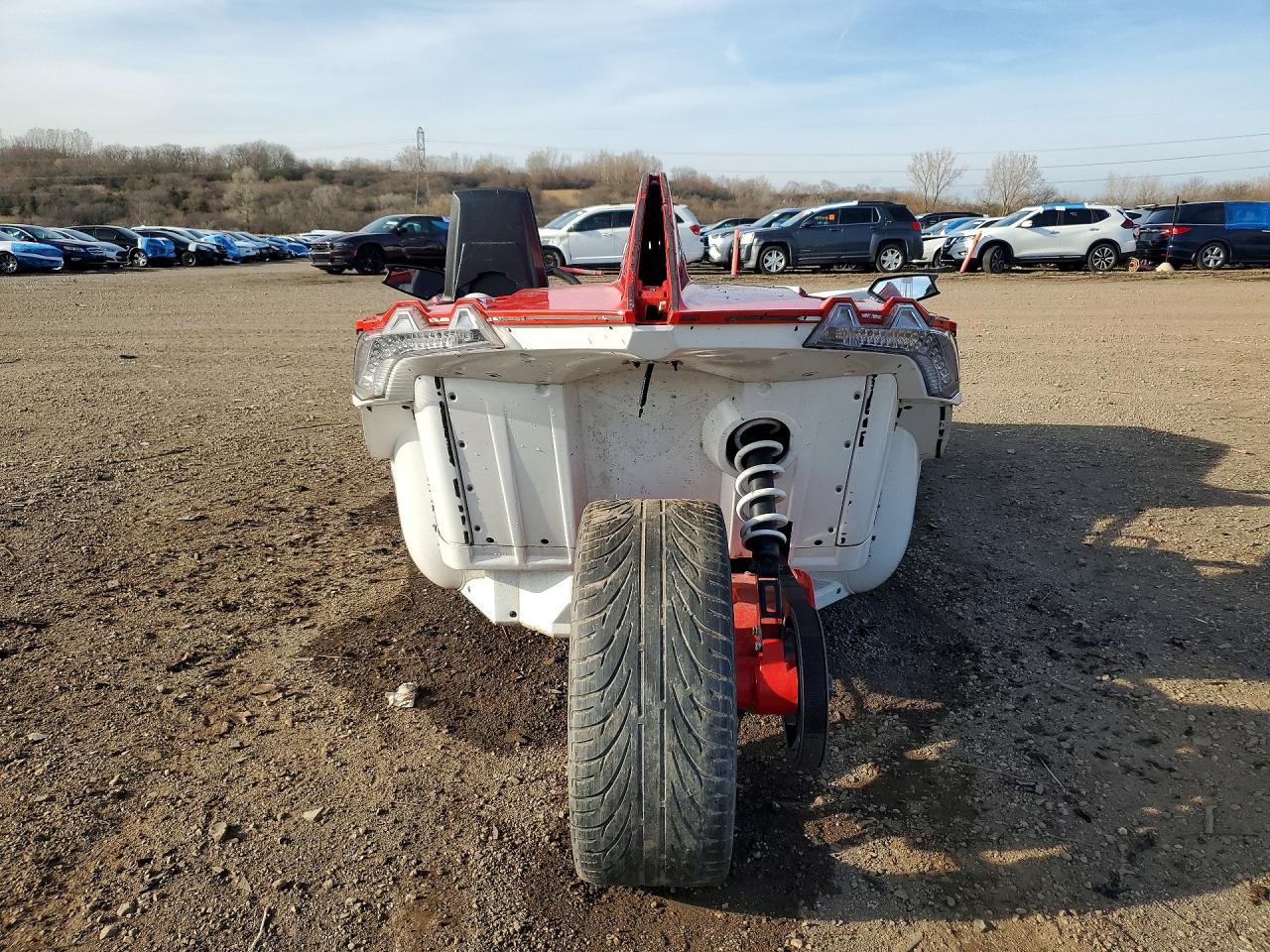 2016 Polaris Slingshot VIN 57XAAPFA1G5111817 COPART salvage auction — Vandalized, IL - SALVAGE CERTIFICATE, sold $3,600 on 2026-05-13 (photo 4)