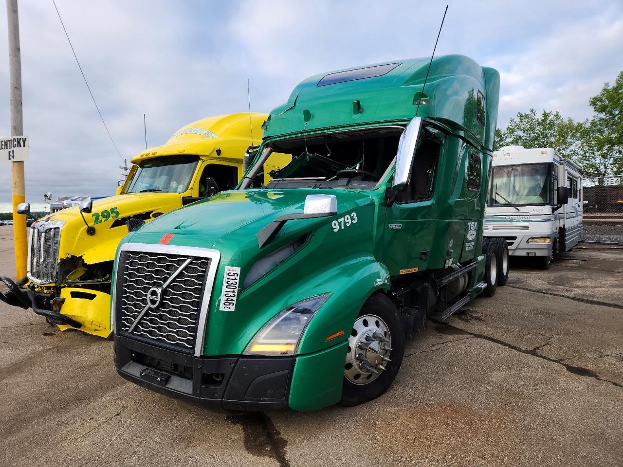 2019 Volvo Vnl VIN 4V4NC9EH0KN219793 COPART salvage auction — Rollover, LA - CERT OF TITLE-SALVAGE, sold $5,600 on 2026-05-14 (photo 2)