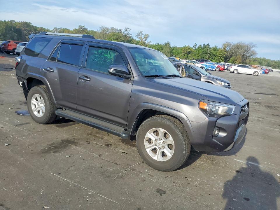 2022 Toyota 4runner VIN JTEFU5JRXN5269038 COPART salvage auction — REAR END, Fl - Cert Of Title Slvg Rebuildable, sold $18,500 on 2026-07-08 (photo 4)