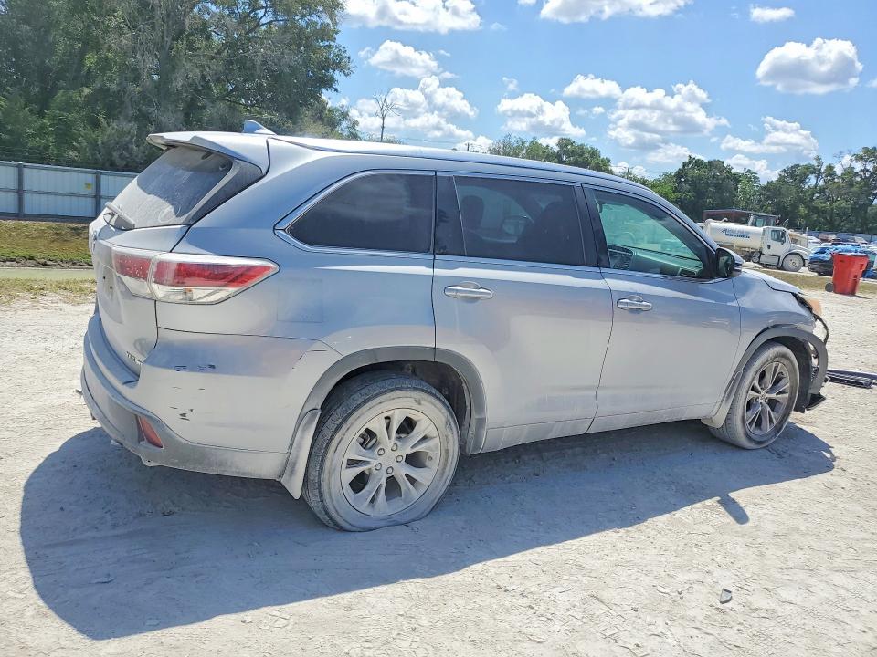 2014 Toyota Highlander VIN 5TDJKRFH3ES042537 COPART salvage auction — FRONT END, Salvage Title, sold $3,100 on 2026-07-28 (photo 3)