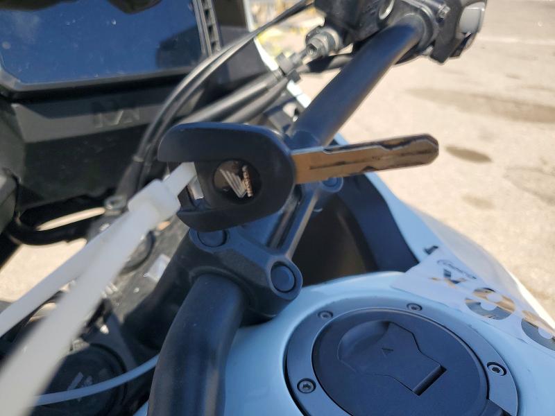 2025 Honda Cb VIN MLHPC7254S5100175 COPART salvage auction — SIDE, Id - Salvage Certificate Of Title, sold $1,450 on 2026-07-02 (photo 8)