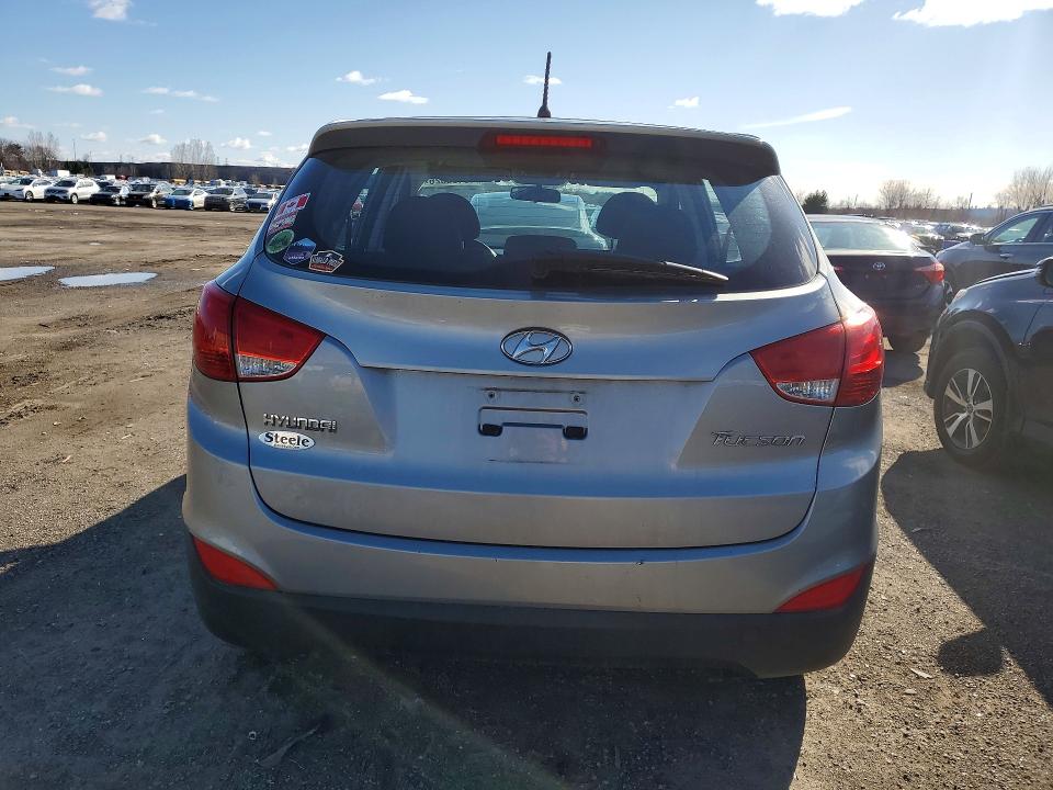 2010 Hyundai Tucson VIN KM8JT3AC0AU018817 COPART salvage auction — MINOR DENT/SCRATCHES, On - Permit No Brand - Unfit, sold $525 on 2026-07-16 (photo 6)