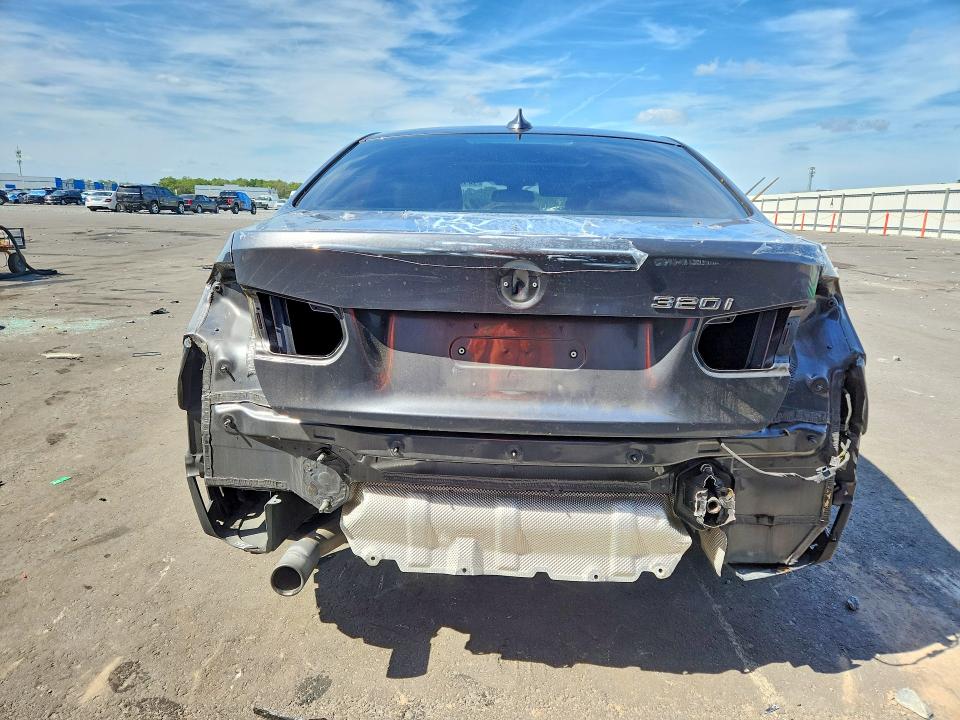 2018 BMW 3er VIN WBA8E1G50JNU90517 COPART salvage auction — REAR END, Fl - Cert Of Title Slvg Rebuildable, sold $4,600 on 2026-07-27 (photo 6)