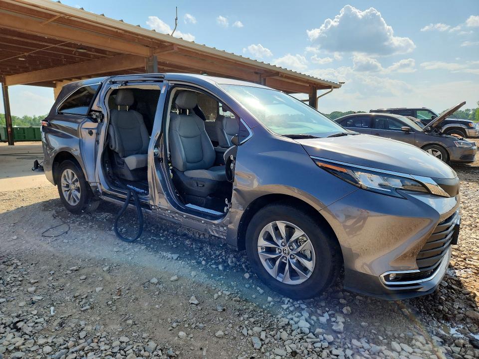 2022 Toyota Sienna VIN 5TDYRKEC1NS125391 COPART salvage auction — SIDE, Al - Cert Of Title-Salvage Title, sold $17,000 on 2026-07-15 (photo 4)