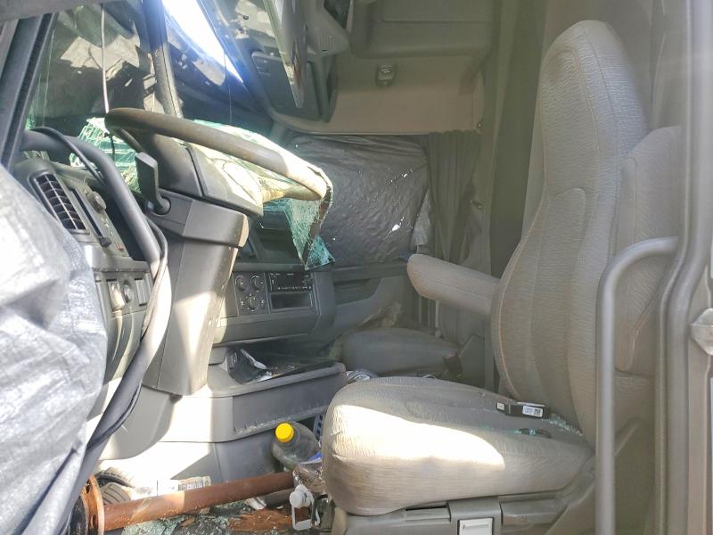 2023 Volvo Vnl VIN 4V4NC9EH9PN608424 COPART salvage auction — ALL OVER, Tx - Nonrepairable Title, sold $12,200 on 2026-07-16 (photo 5)