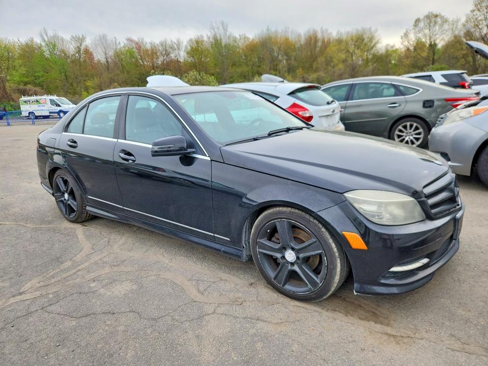 2011 Mercedes-benz C class VIN WDDGF8BB5BR138132 COPART salvage auction — MINOR DENT/SCRATCHES, Ny - Certificate Of Title, sold $1,450 on 2026-07-09 (photo 4)