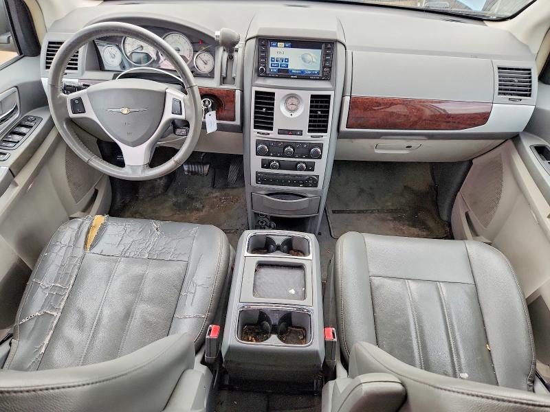 2010 Chrysler Voyager VIN 2A4RR5DX6AR253939 COPART salvage auction — NORMAL WEAR, Il - Certificate Of Title, sold $400 on 2026-07-28 (photo 8)