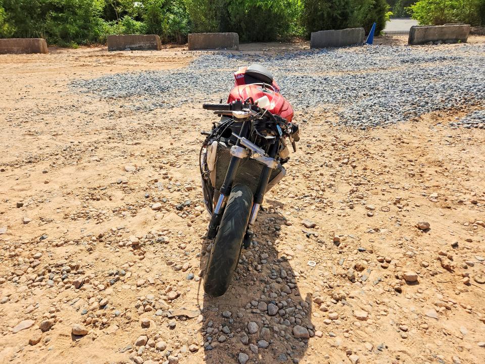 2022 Suzuki Gsx-r VIN JS1GN7FAXN7100575 COPART salvage auction — FRONT END, Nc - Salvage Certificate Of Title, sold $2,350 on 2026-07-02 (photo 2)