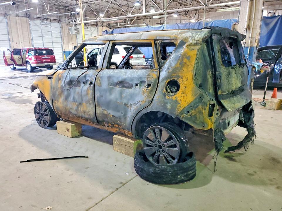 2018 Kia Soul VIN KNDJP3A5XJ7557437 COPART salvage auction — BURN, Mi - Dealer Only Clean Title, sold $300 on 2026-07-31 (photo 2)