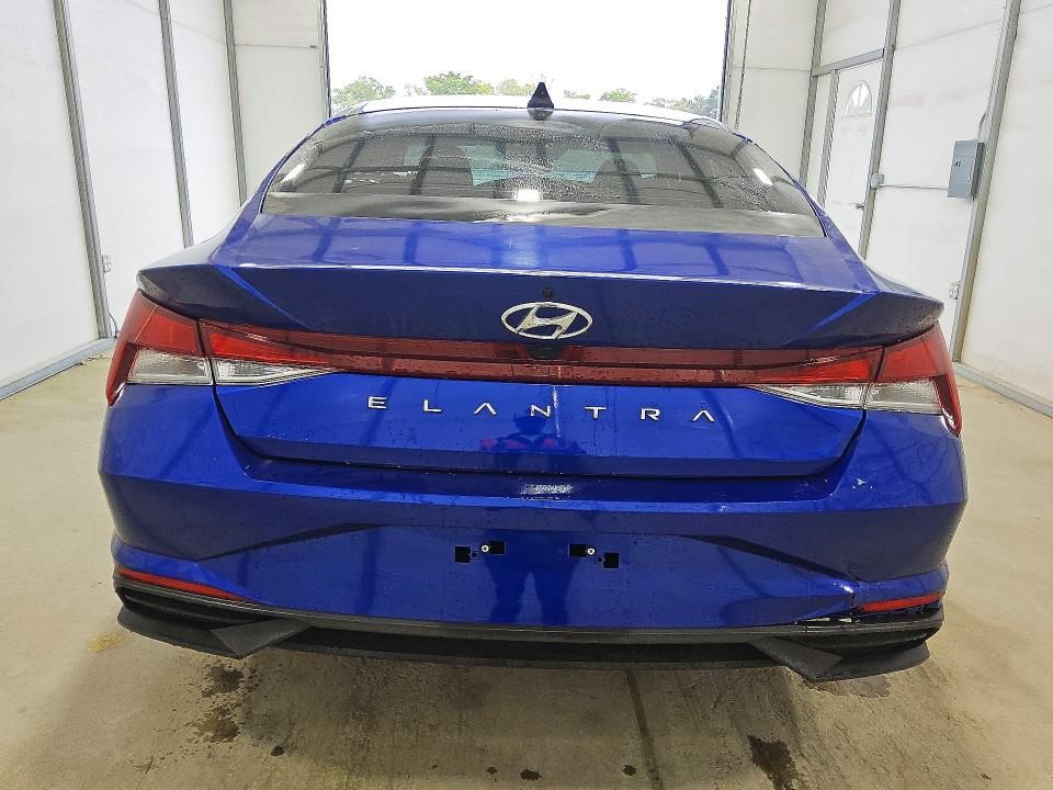 2022 Hyundai Elantra VIN KMHLS4AG4NU336899 COPART salvage auction — MINOR DENT/SCRATCHES, In - Certificate Of Title, sold $12,500 on 2026-07-02 (photo 6)