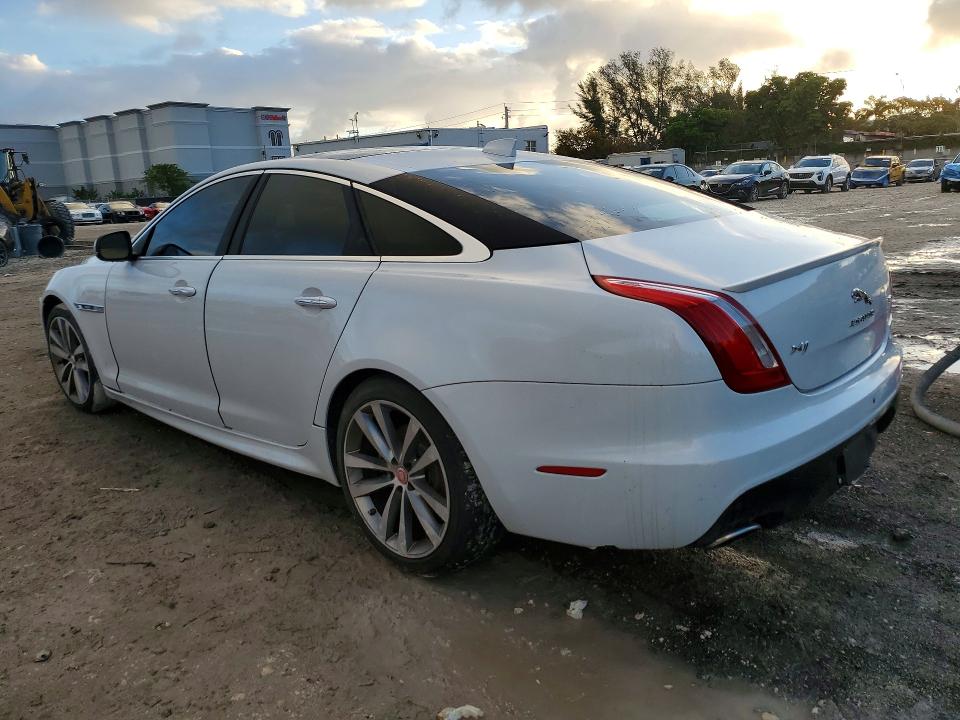 2016 Jaguar Xj VIN SAJWA1C74G8W01849 COPART salvage auction — MINOR DENT/SCRATCHES, Fl - Certificate Of Title, sold $975 on 2026-07-31 (photo 2)