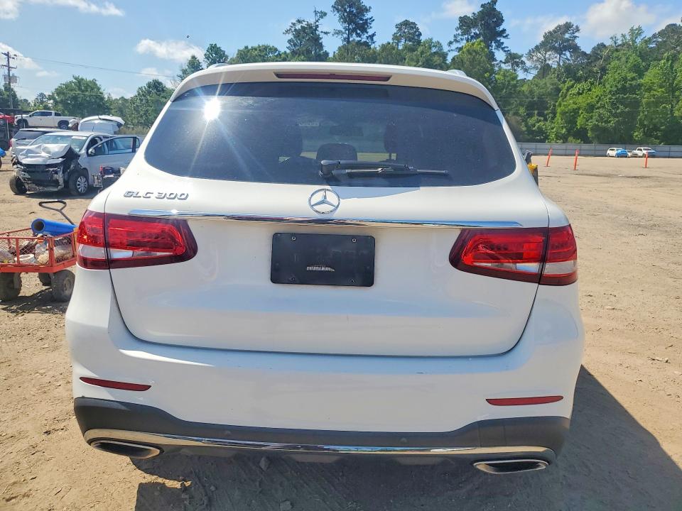2019 Mercedes-benz Glc VIN WDC0G4JB3KF548474 COPART salvage auction — MINOR DENT/SCRATCHES, La - Dealer Only Clean Title, sold $7,500 on 2026-07-28 (photo 6)
