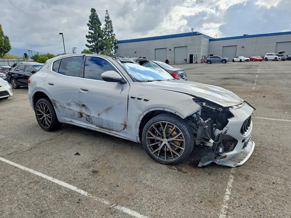 2023 Maserati Grecale VIN ZN682AVA3P7415995 COPART salvage auction — ROLLOVER, Ca - Salvage Certificate, sold $4,850 on 2026-07-16 (photo 4)