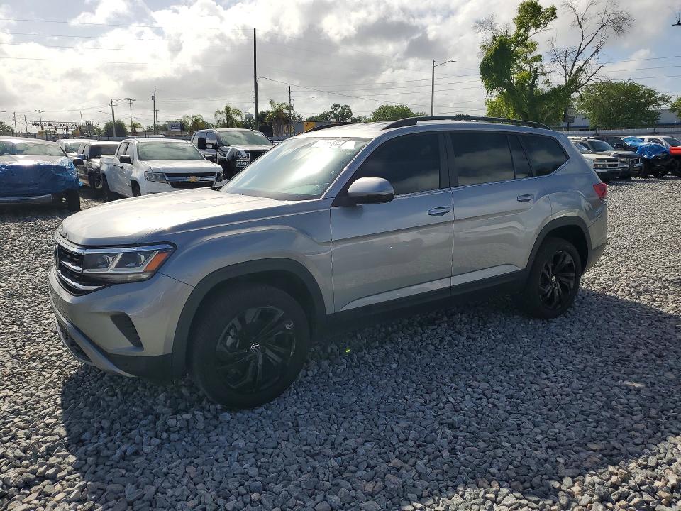 2022 Volkswagen Atlas VIN 1V2HR2CA9NC557616 COPART salvage auction — MINOR DENT/SCRATCHES, Fl - Certificate Of Title (P), sold $7,900 on 2026-07-28 (photo 1)