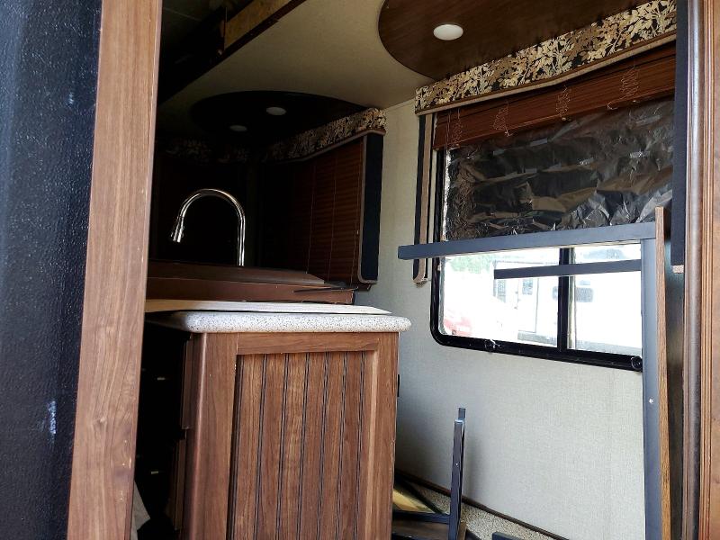 2016 Keystone rv . VIN 4YDF30526GA740861 COPART salvage auction — VANDALISM, TX - SALVAGE VEHICLE TITLE, sold $7,300 on 2026-07-23 (photo 6)