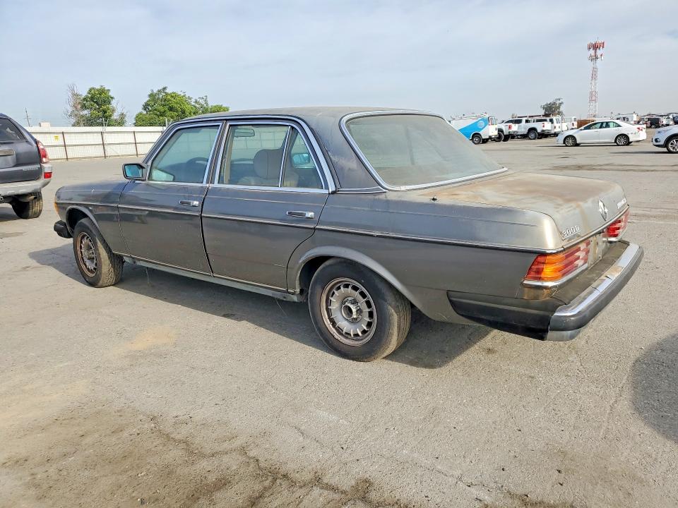 1985 Mercedes-benz 300 VIN WDBAB33C0FA261796 COPART salvage auction — NORMAL WEAR, CA - APP FOR DUP CLEAN OR AC, sold $550 on 2026-07-10 (photo 2)