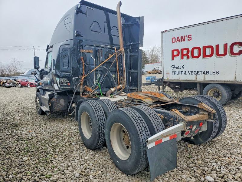 2017 Freightliner Cascadia VIN 3AKJGLDR1HDHL8141 COPART salvage auction — FRONT END, ON - PERMIT SALVAGE, sold $1,450 on 2026-08-13 (photo 3)