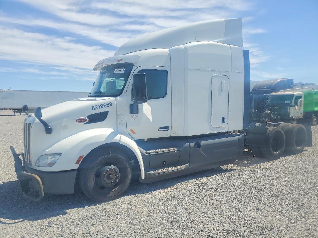 2019 Peterbilt 579 VIN 1XPBDP9X7KD601311 COPART salvage auction — Minor Dent/Scratches, Ct - Clean Title, sold $17,100 on 2026-07-08 (photo 2)