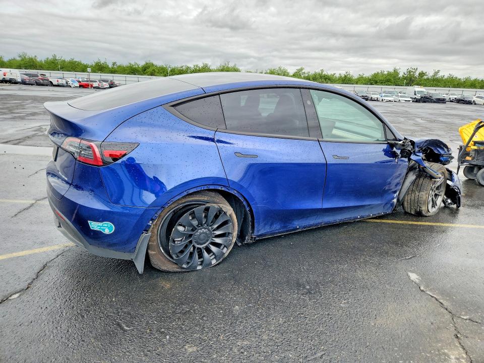 2025 Tesla Model y VIN 7SAYGDEE4SF275808 COPART salvage auction — UNDERCARRIAGE, Ca - Salvage Certificate, sold $11,200 on 2026-07-02 (photo 3)